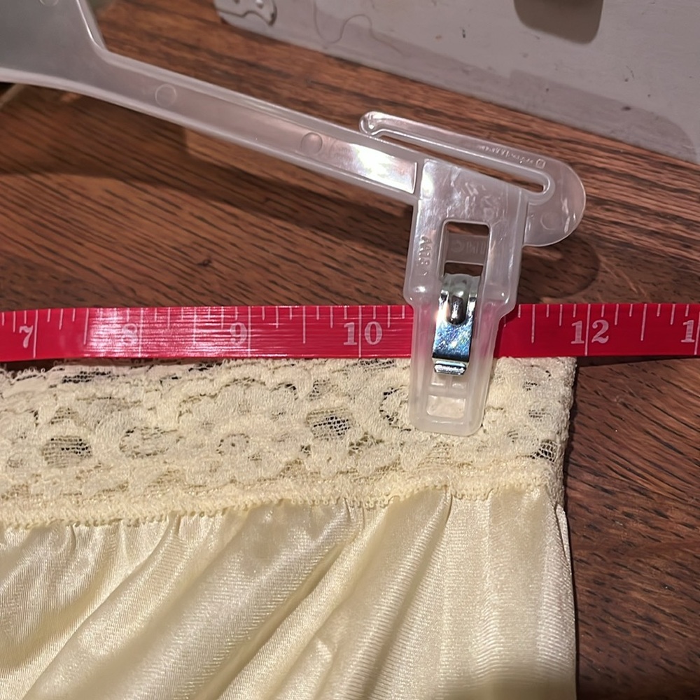 Vintage‎ Yellow & Lace Vassarette Half Slip - Picture 5 of 6